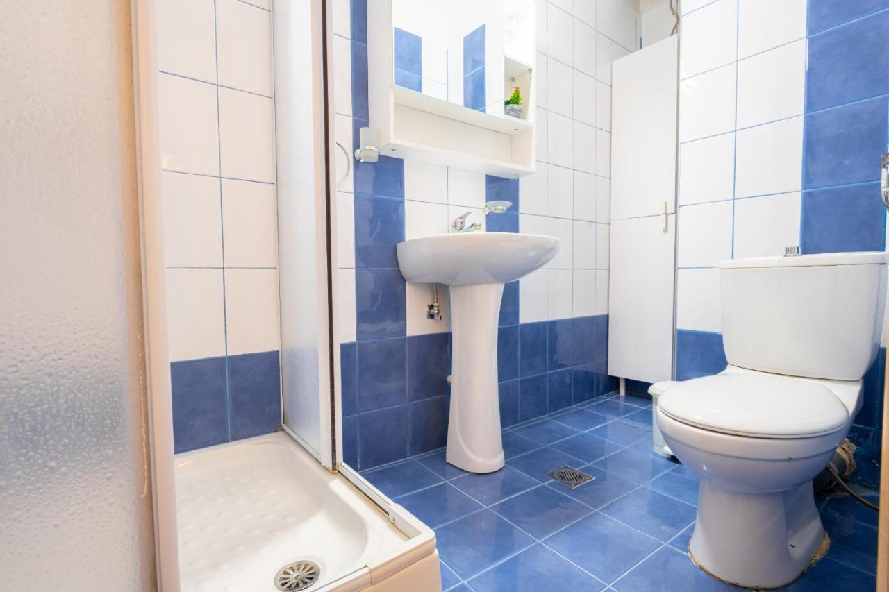 Niovi, Stylish Near The Waterfront Apartment