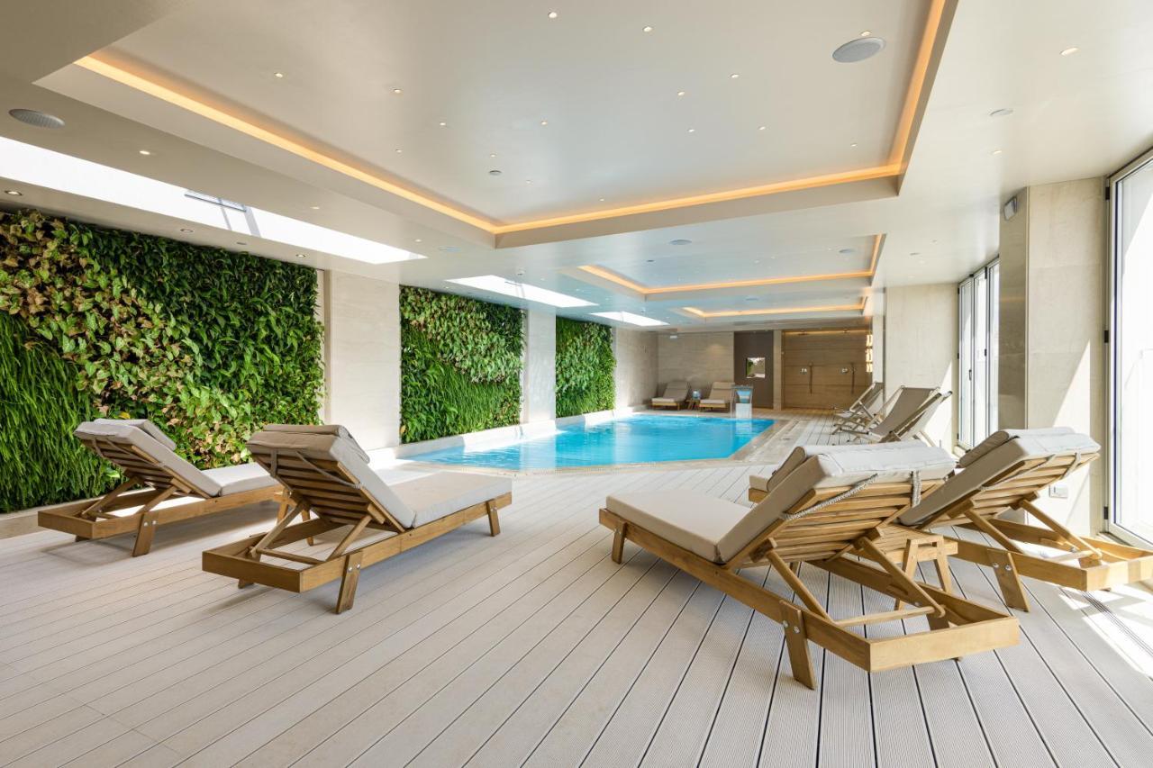 Hotel Holiday By Ihg 5*