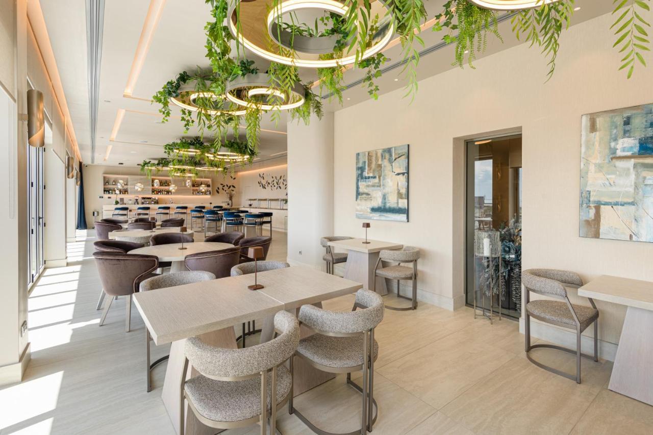 Hotel Holiday By Ihg 5*