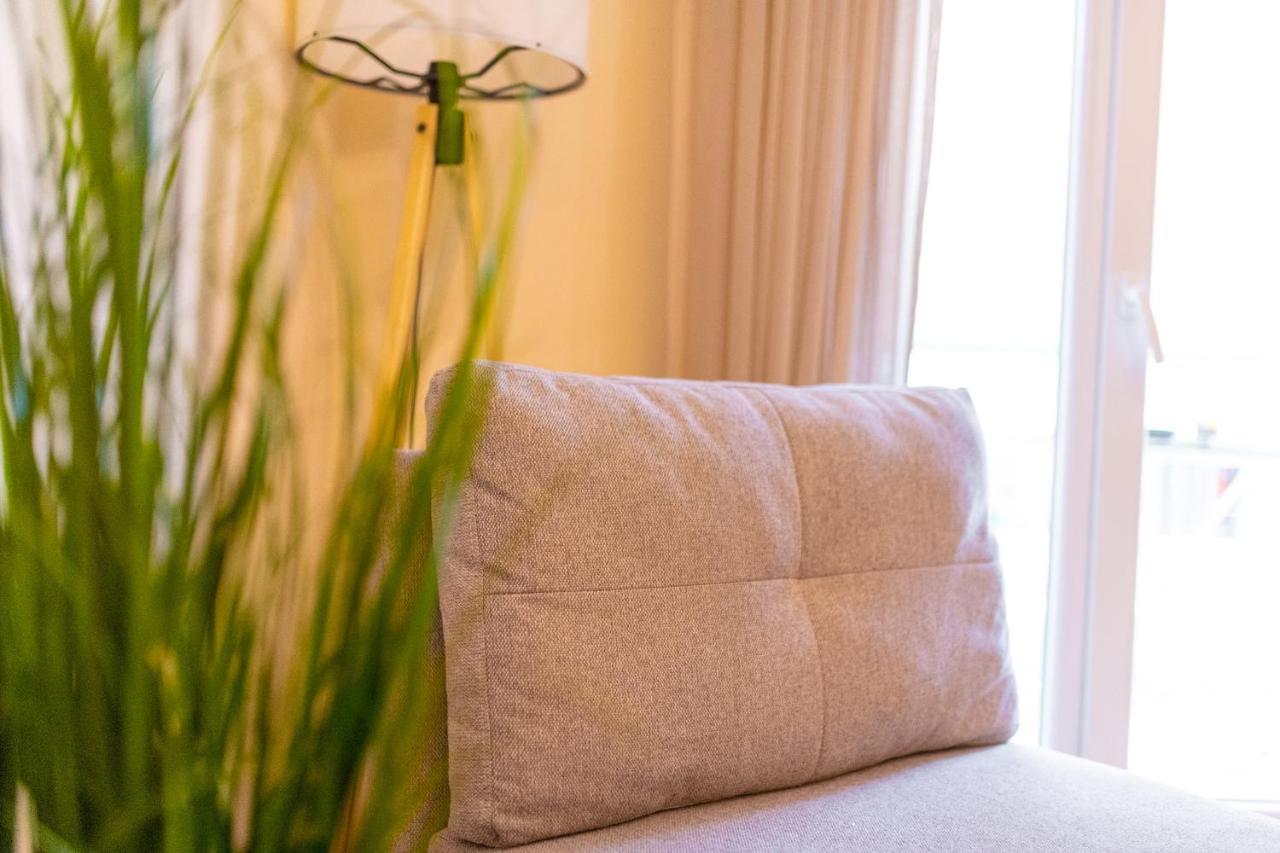 Niovi, Stylish Near The Waterfront Apartment