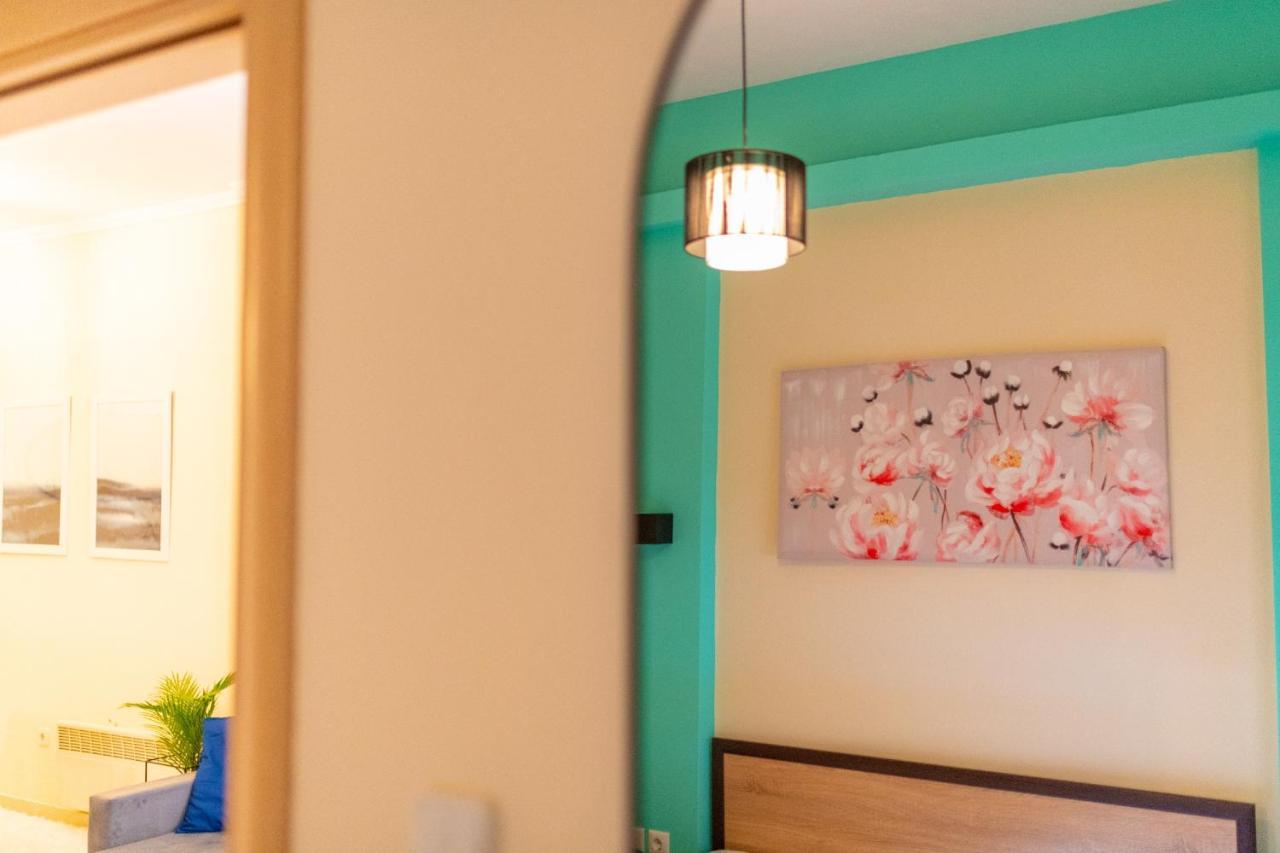 Niovi, Stylish Near The Waterfront Apartment *