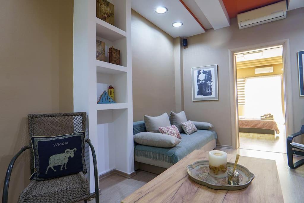 Eleana's Art Studio Apartment