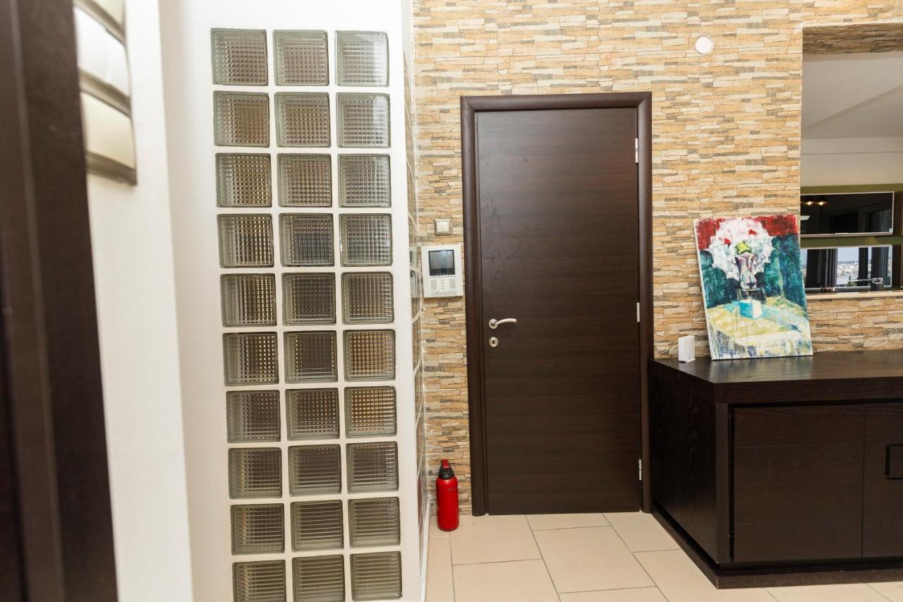 Delmare Kram Vee Thessaloniki