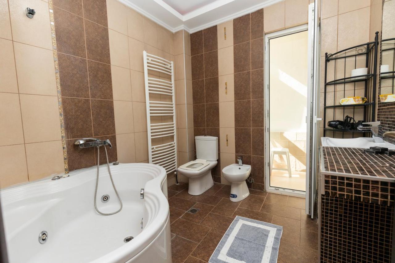 Delmare Kram Vee Thessaloniki