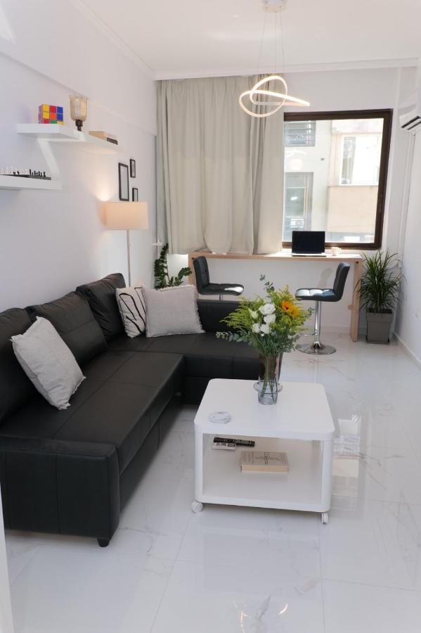 Apartment King's Gambit *