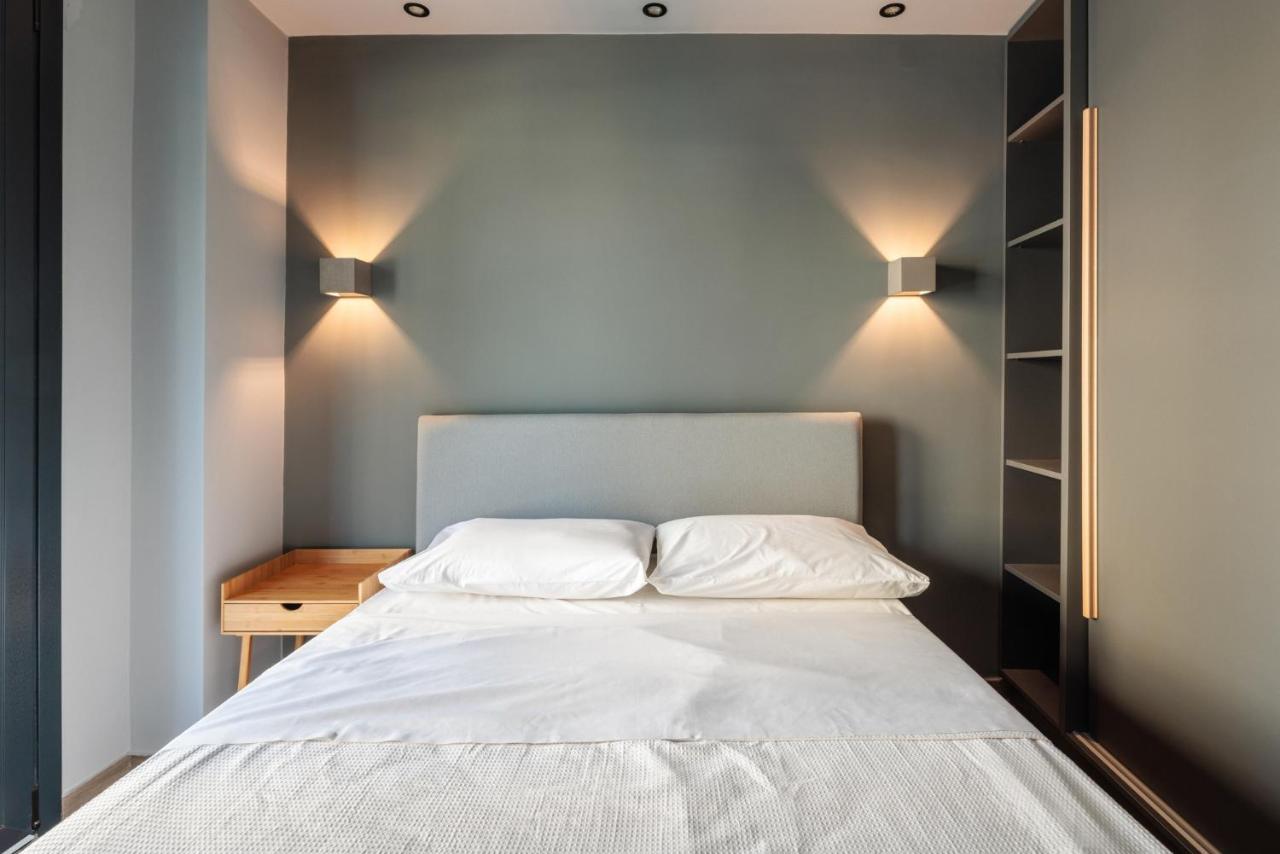 Hippocrates Bound By Binobi Innovative Management! Apartment