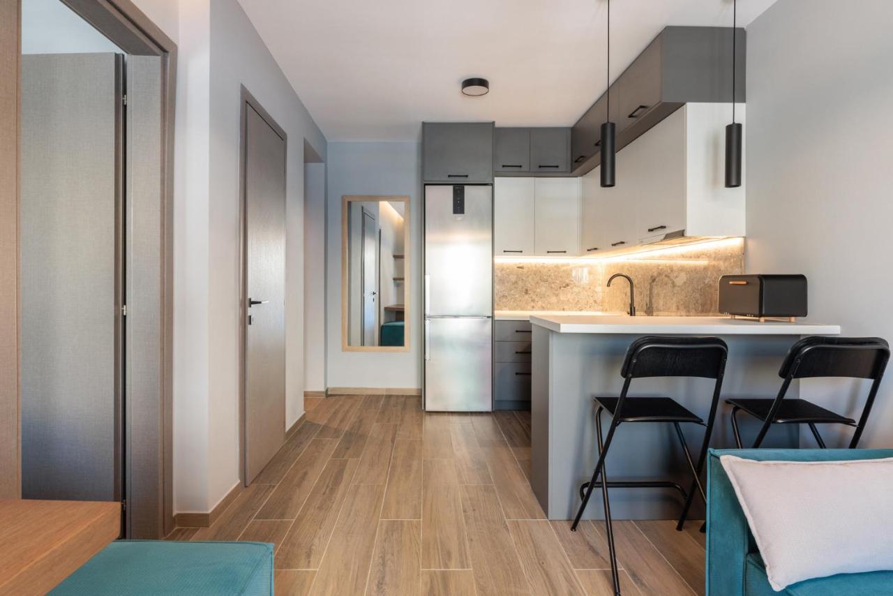 Hippocrates Bound By Binobi Innovative Management! Apartment *