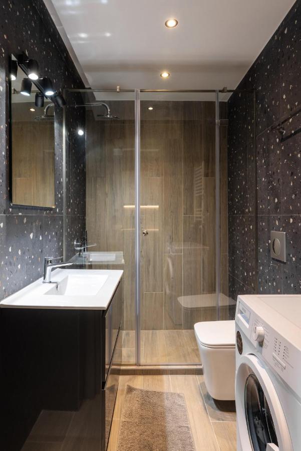 Hippocrates Bound By Binobi Innovative Management! Apartment *