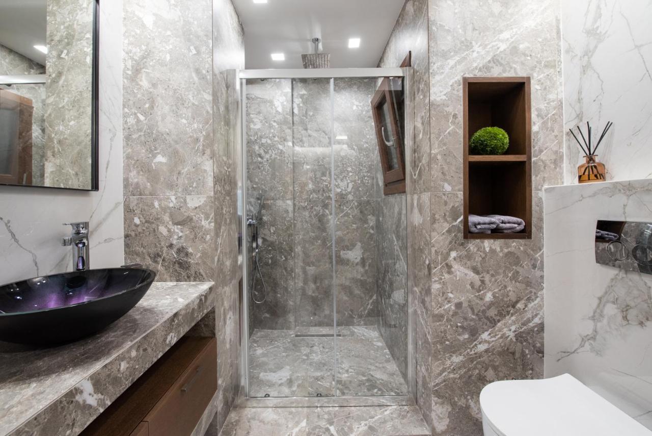 Apartment C34 Onyx Stylish *