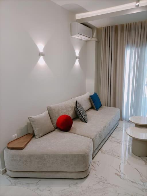 Luxe Boutique With Balcony Apartment *