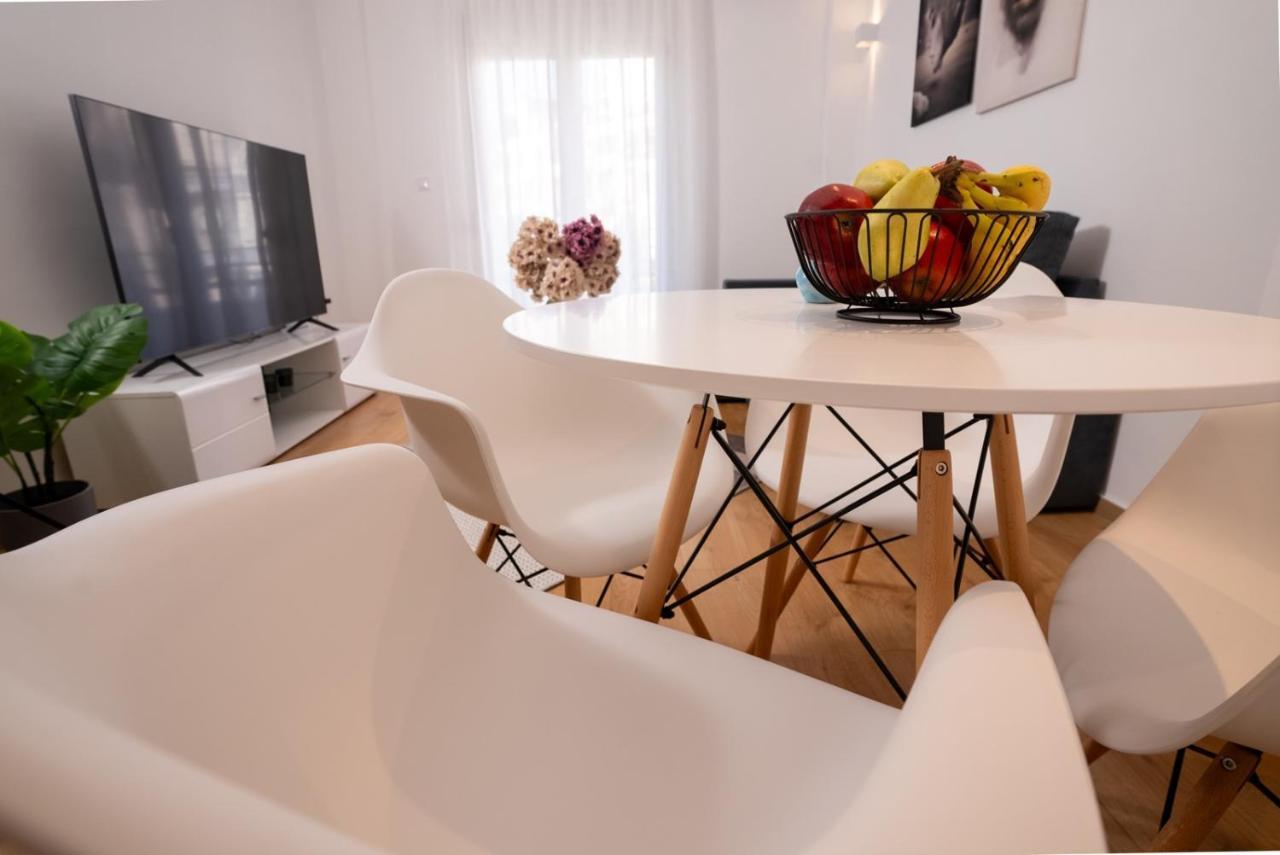 Lovely In The Heart Of Center Apartment *