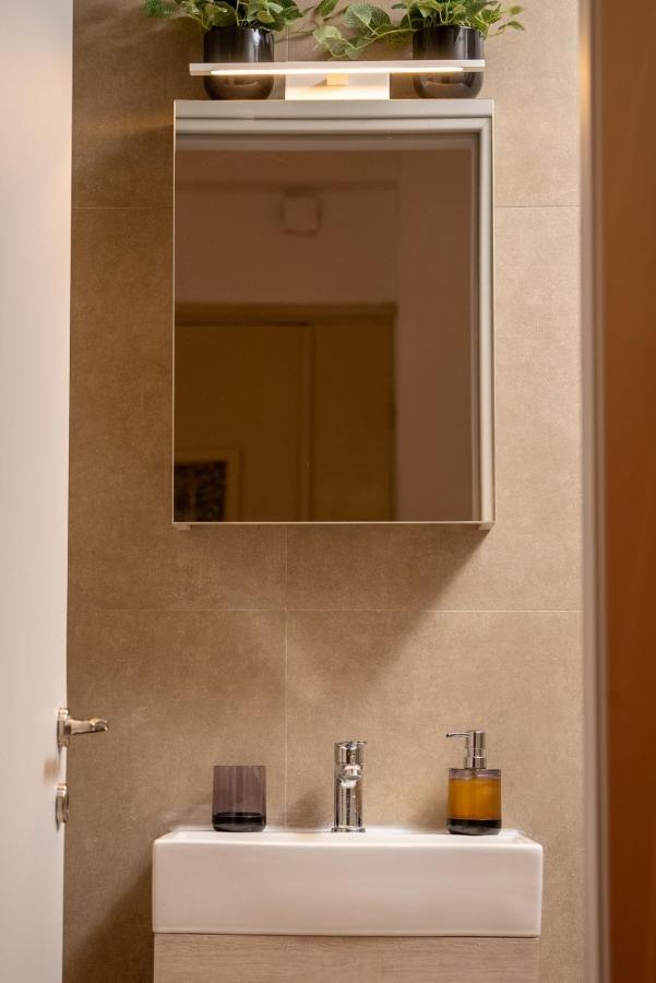 Lovely In The Heart Of Center Apartment