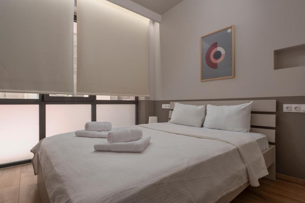 Apartment Antigonidon Square 5 *