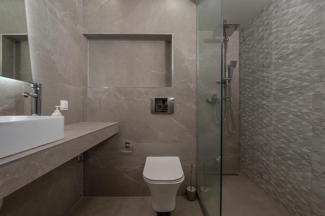 Apartment Antigonidon Square 5 *