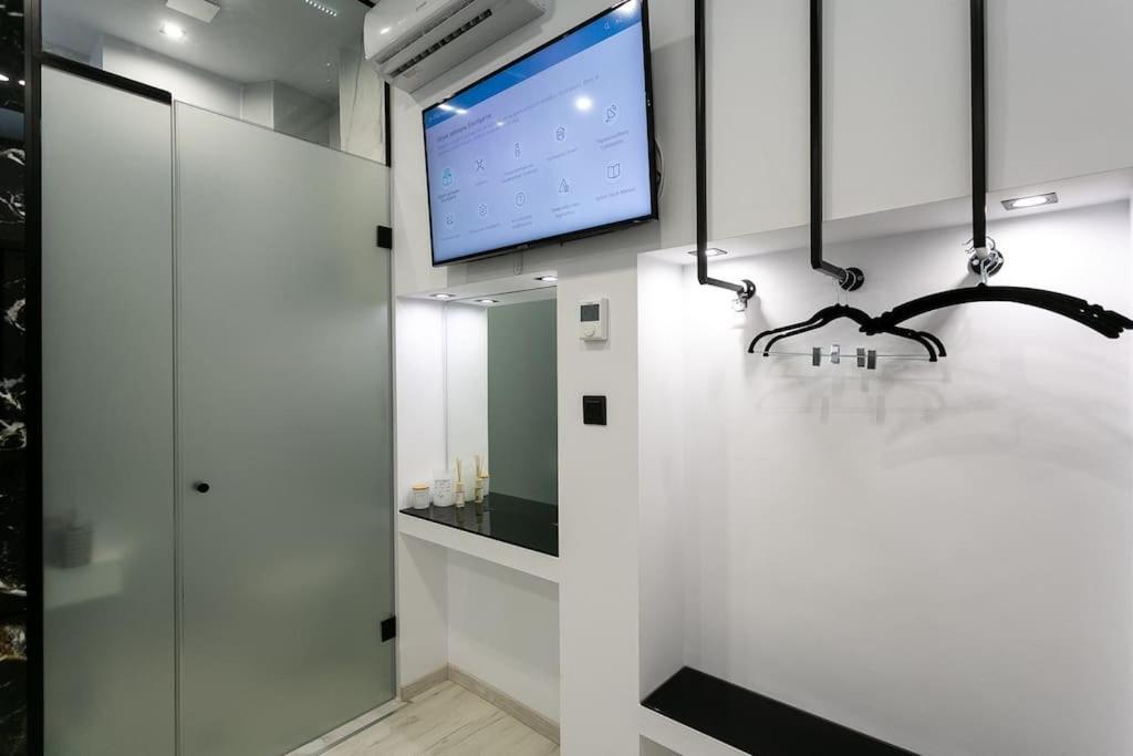 Apartamento Center Marble 40sqm Gas Heating 2smarttv Optical Fiber - Secured24h Private Entrance *