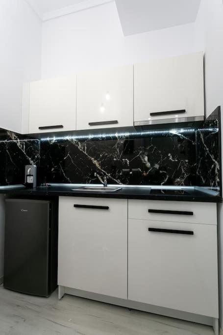 Apartamento Center Marble 40sqm Gas Heating 2smarttv Optical Fiber - Secured24h Private Entrance
