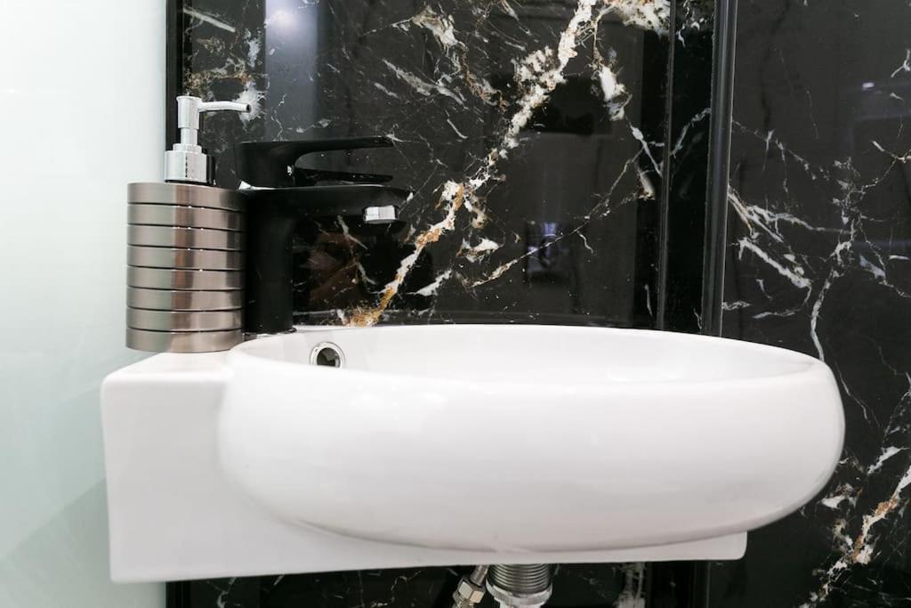 Center Marble 40sqm Gas Heating 2smarttv Optical Fiber - Secured24h Private Entrance Apartamento *