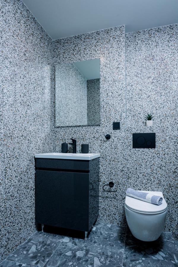 Luxury Downtown α2 Apartment