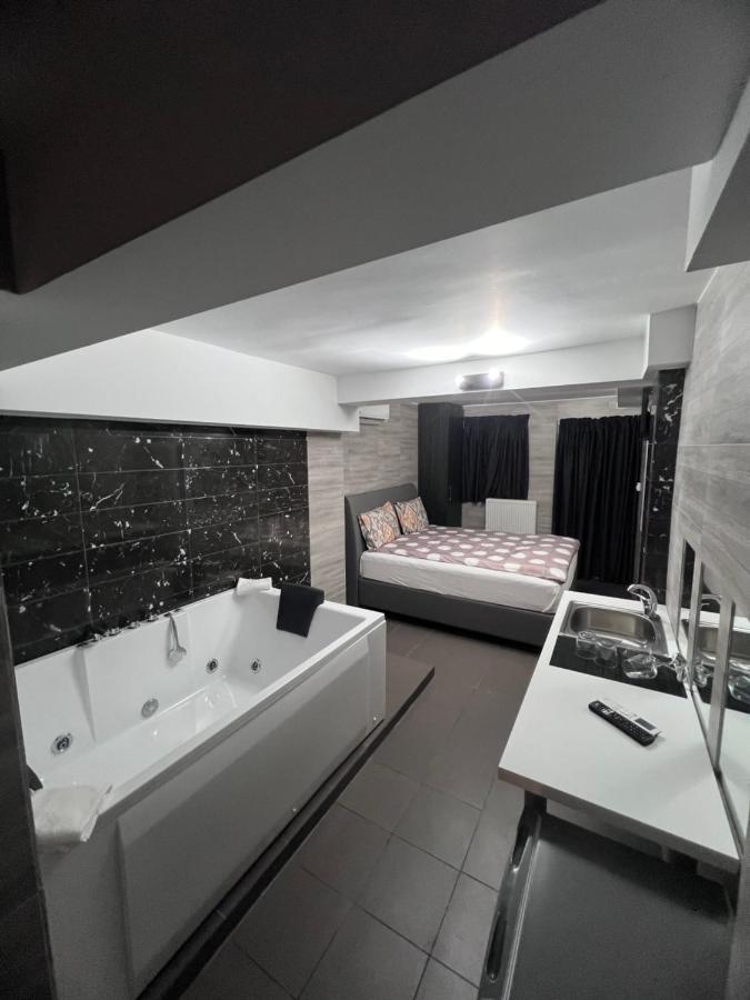 Jacuzzi 2 * Thessaloniki