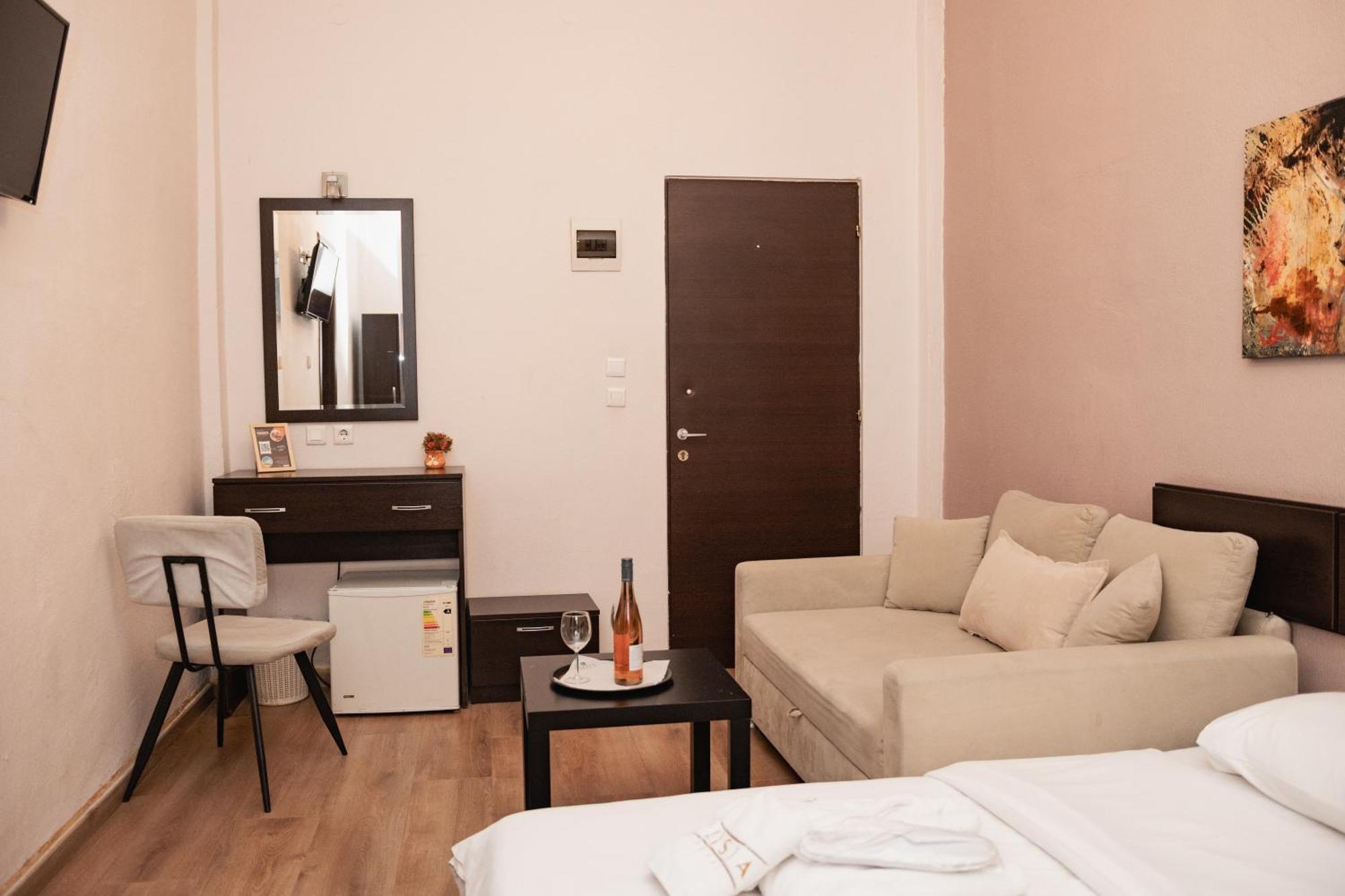 Ilisia Hotel 2*