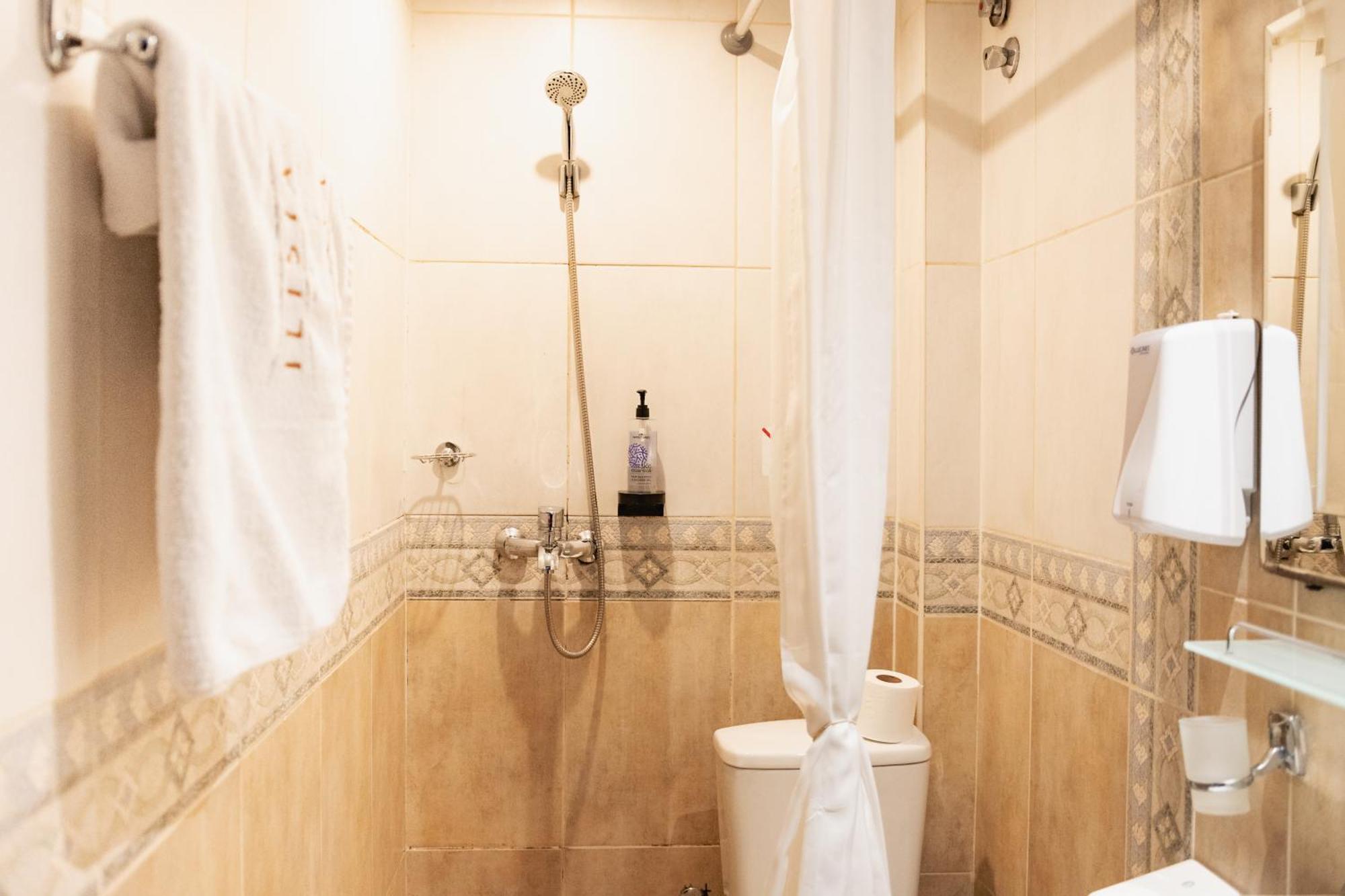 Ilisia Hotel