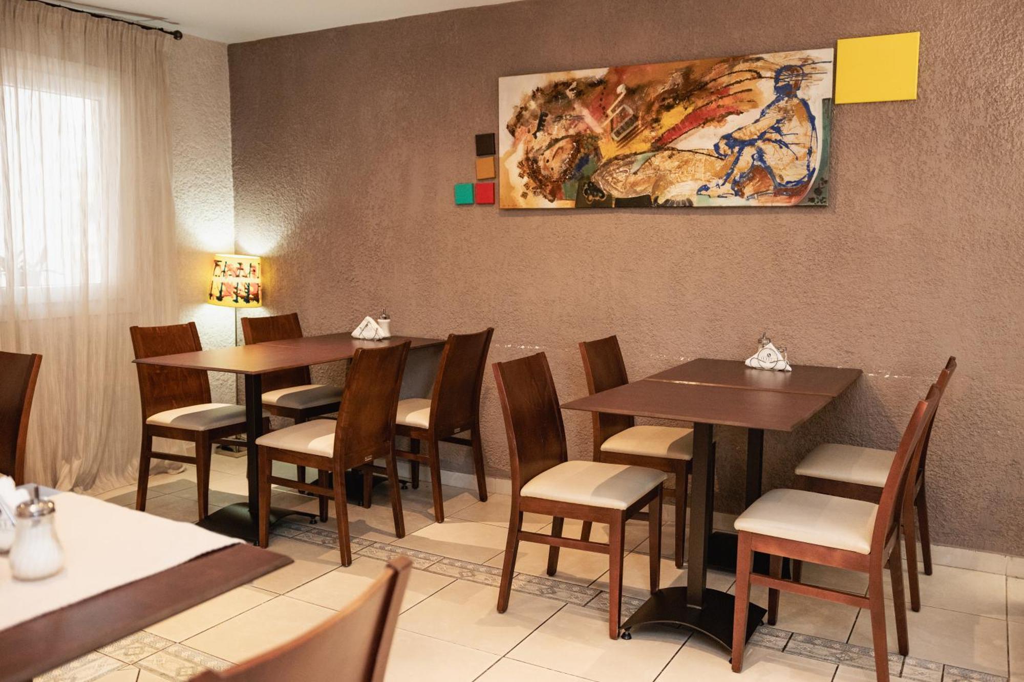 Ilisia Hotel 2*