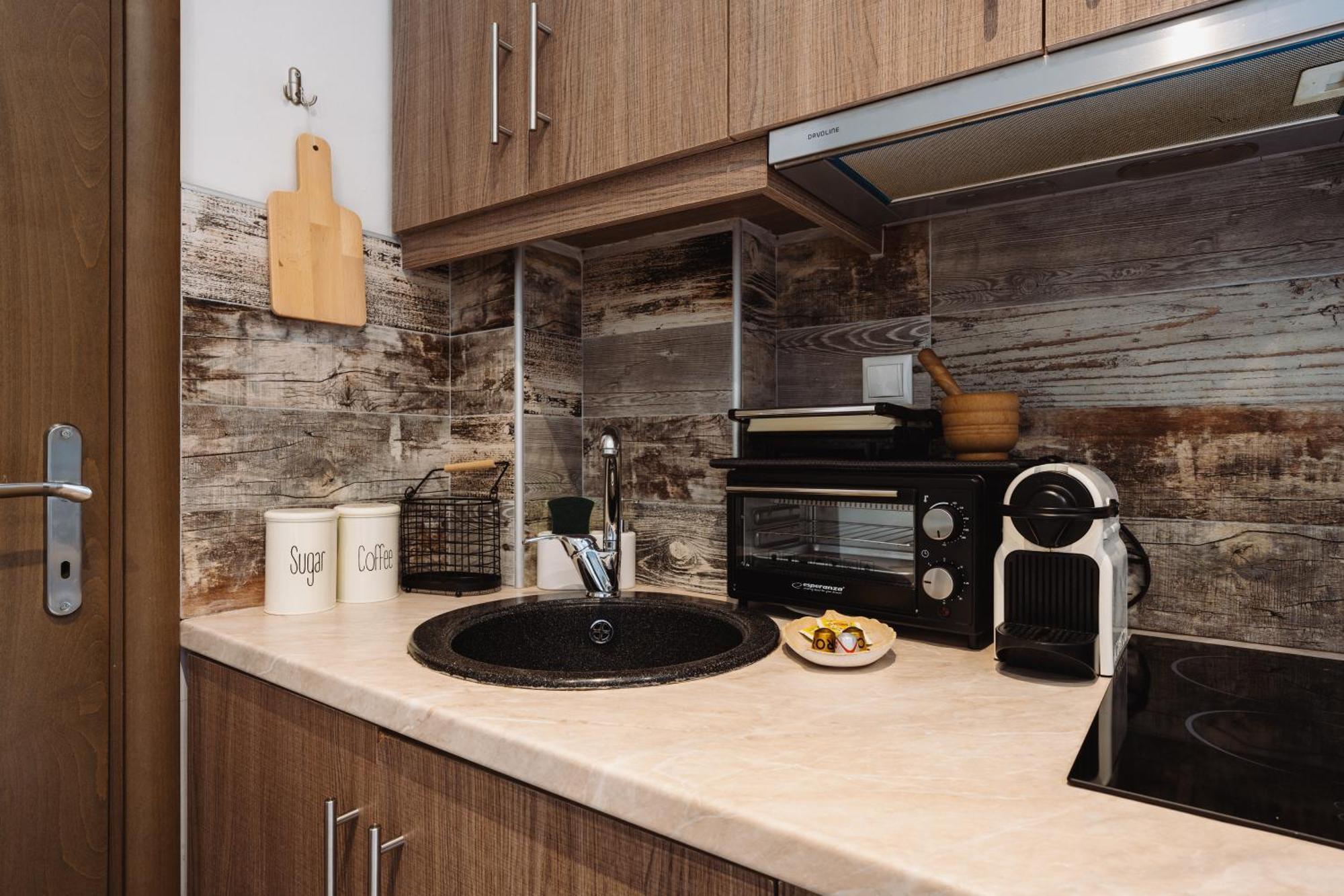 Apartment Lef