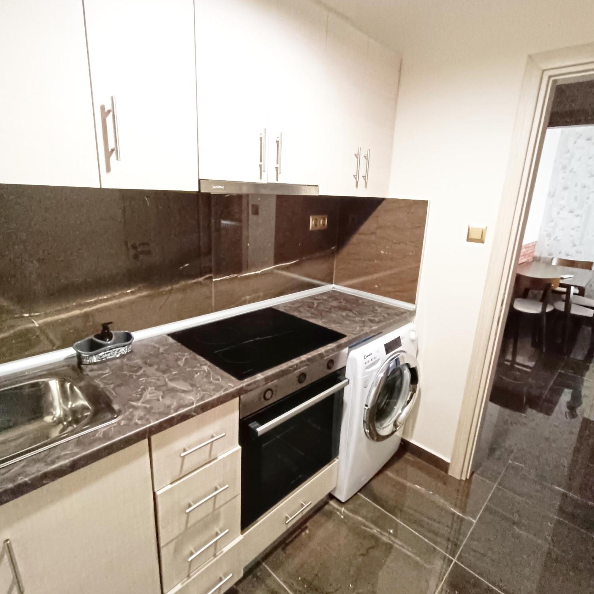 Beautiful 2 Center Apartment *