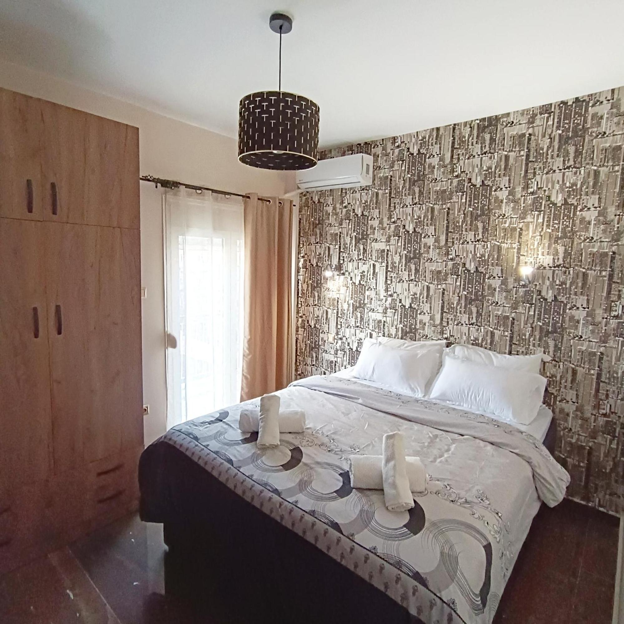 Beautiful 2 Center Apartment *