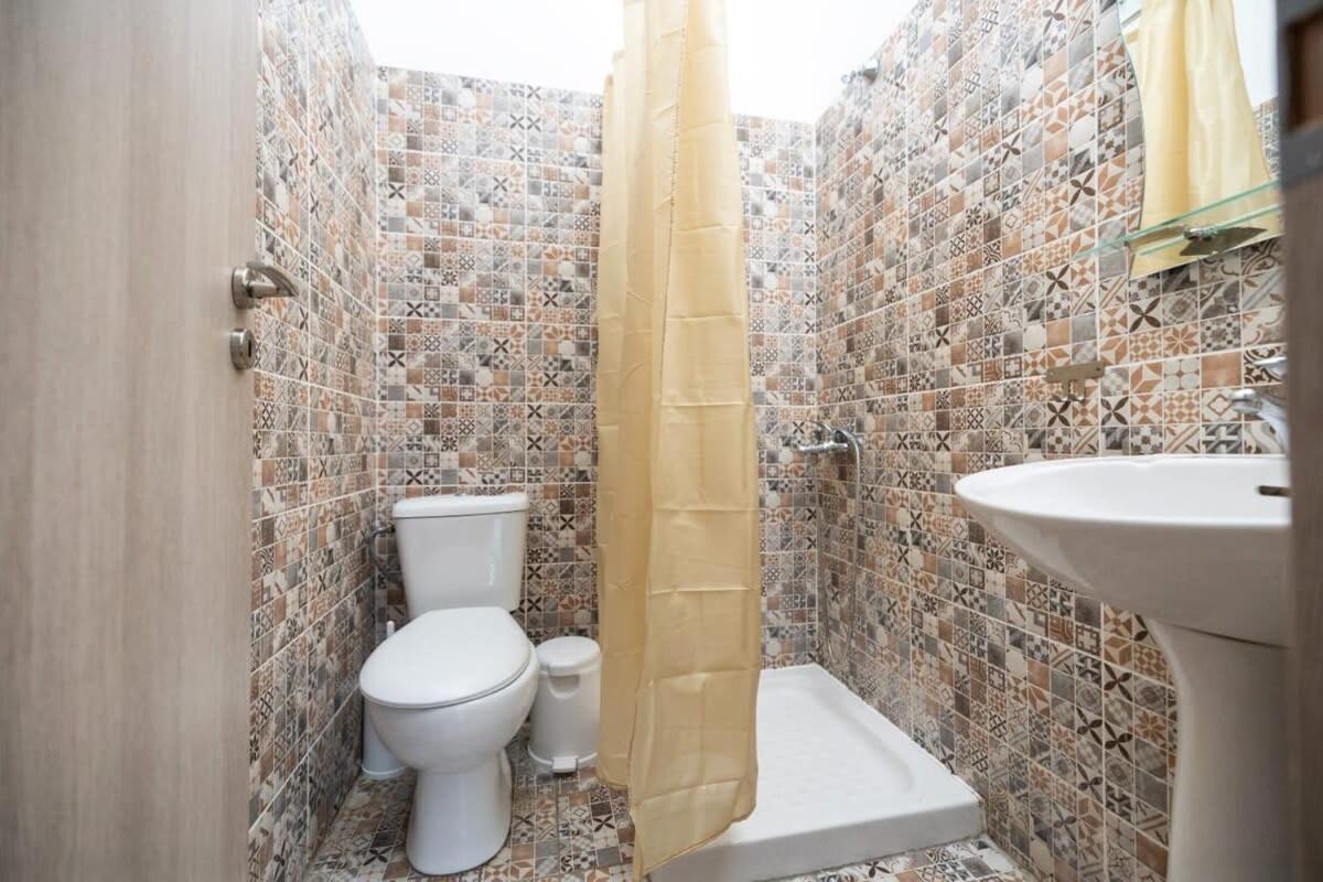 Egnatia Spacious 3 Bd In Apartment