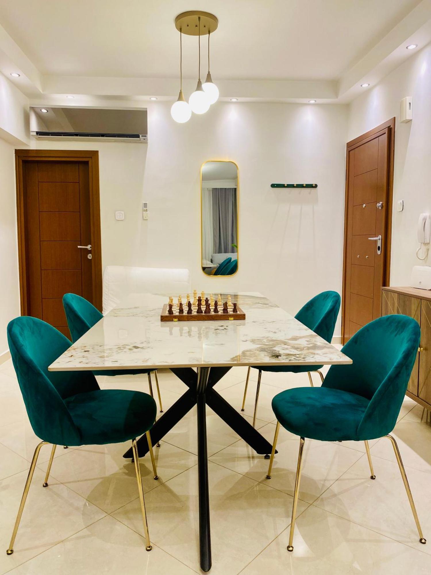 Orion White Tower Apartamento
