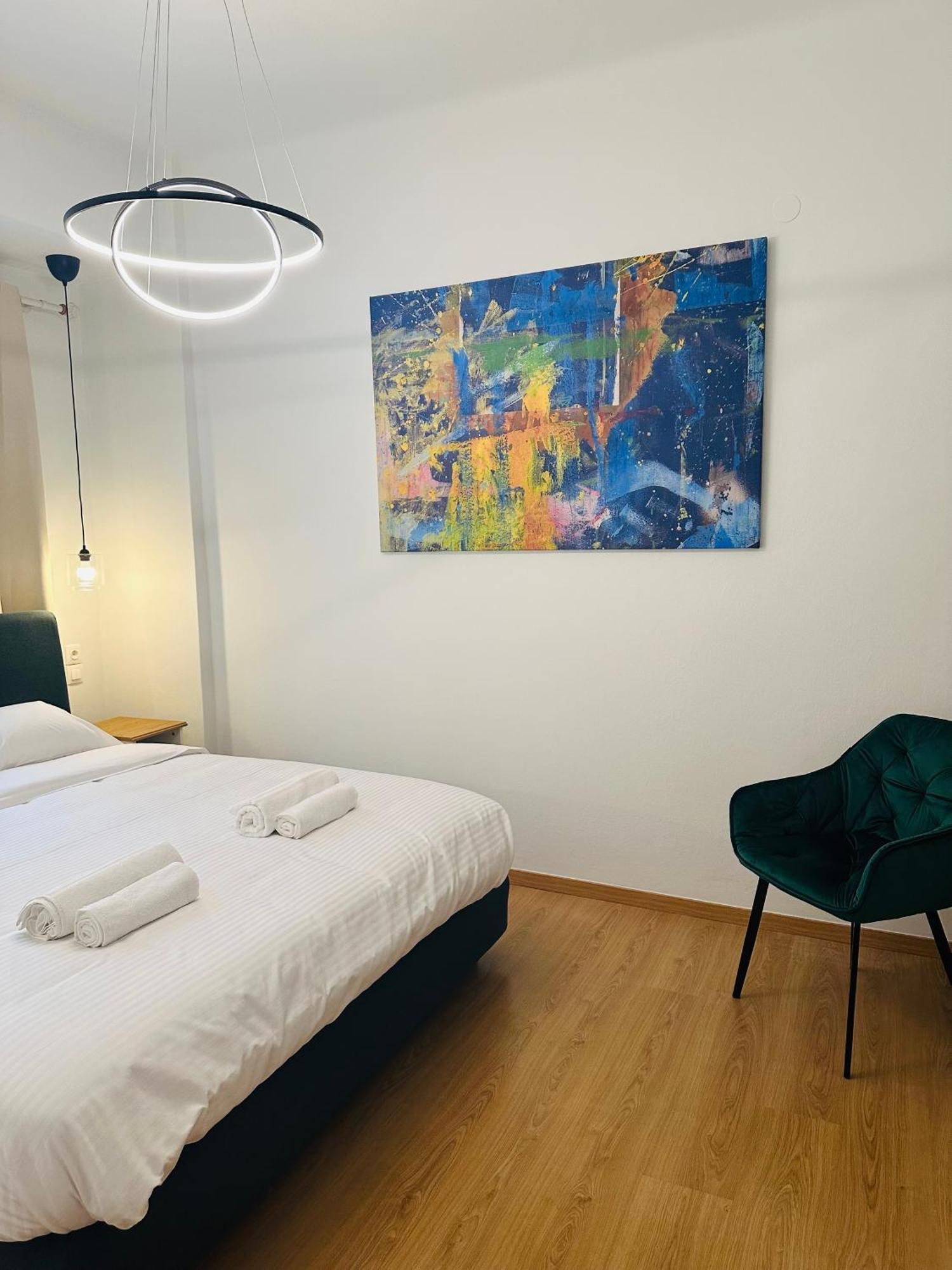 Aristotelous Square N.4 *