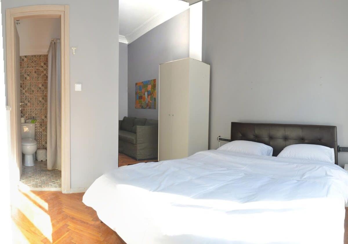 Egnatia Spacious 3 Bd In Apartment