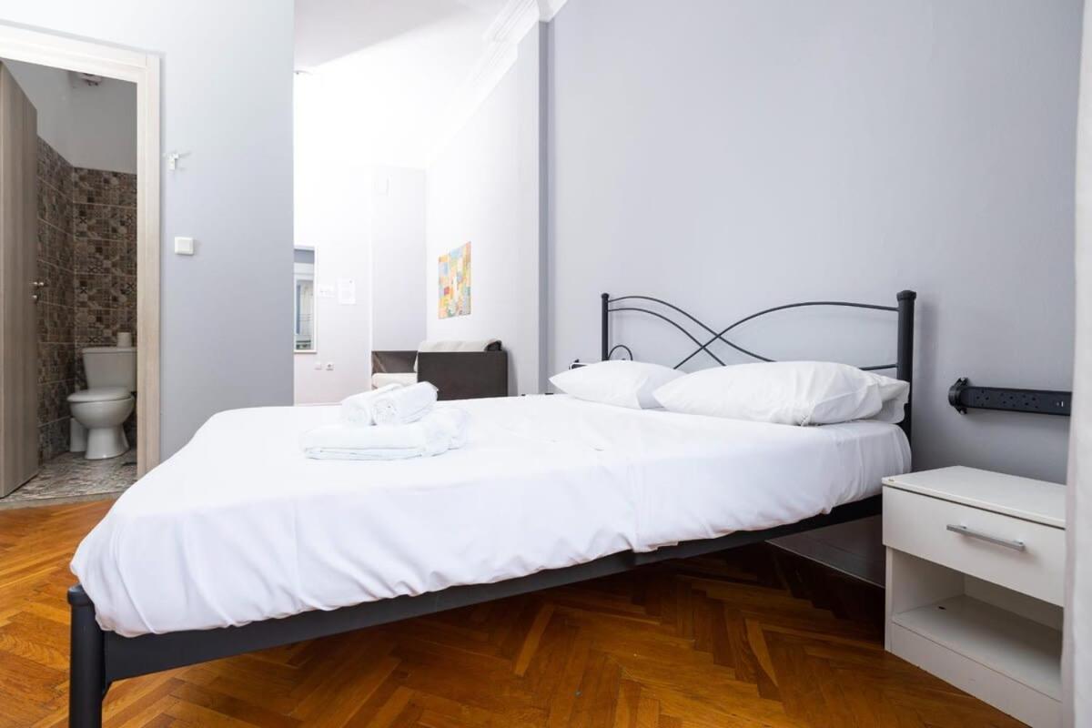 Egnatia Spacious 3 Bd In Apartment