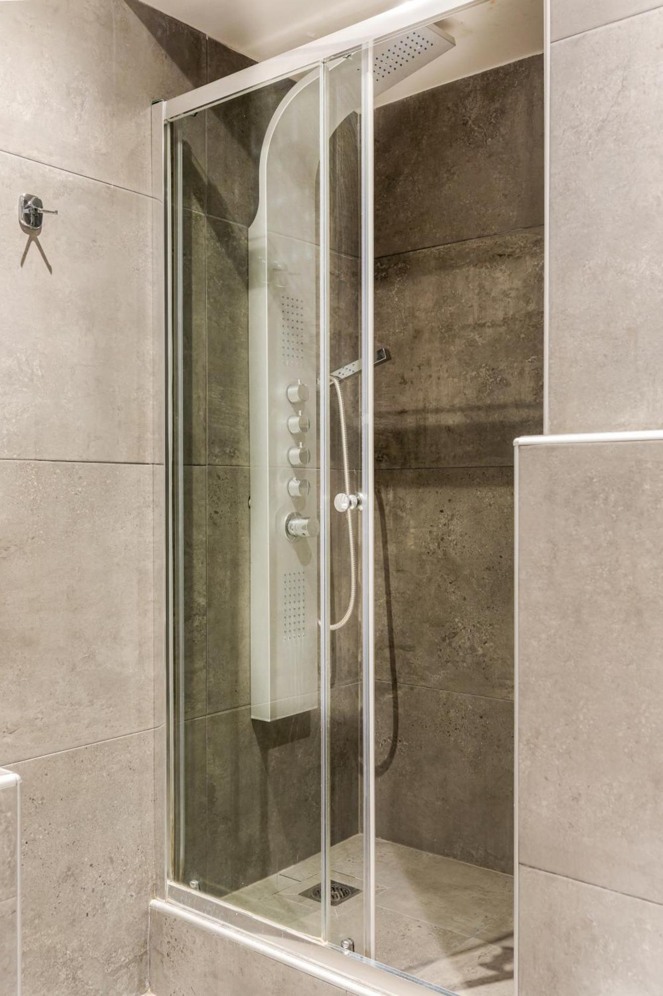 #aura & V9-10 Apartment