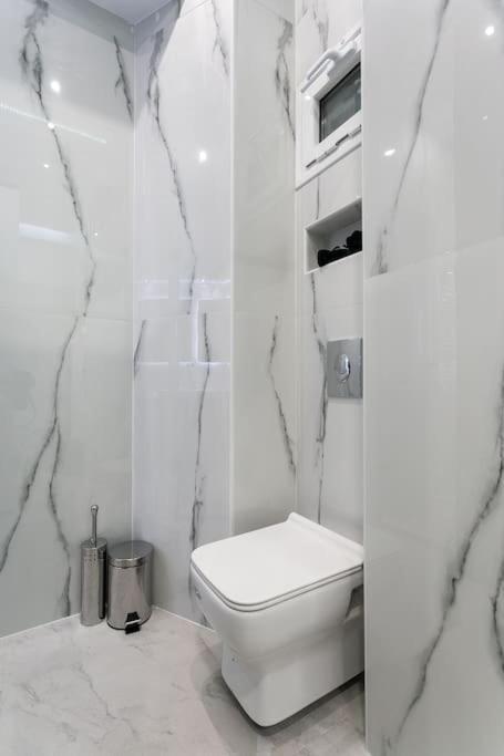 Daire μarble Suite. 40sqm Center. Gas Heating. Private Entrance.secured24h