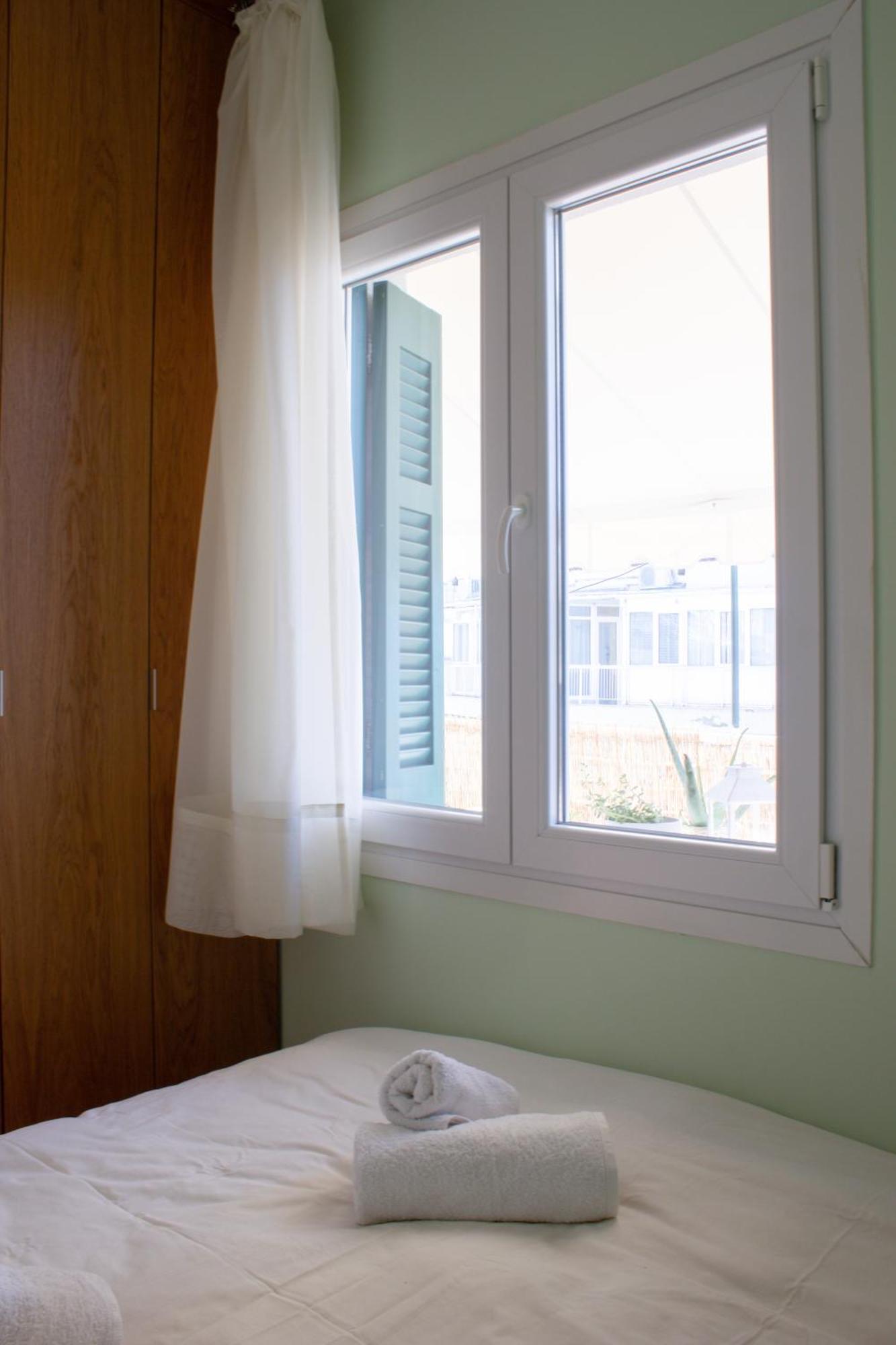 Apartment Homevision - Chic - Cozy Balcony Bliss *