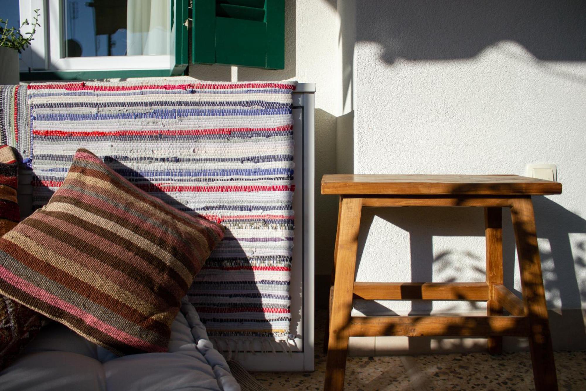 Apartment Homevision - Chic - Cozy Balcony Bliss