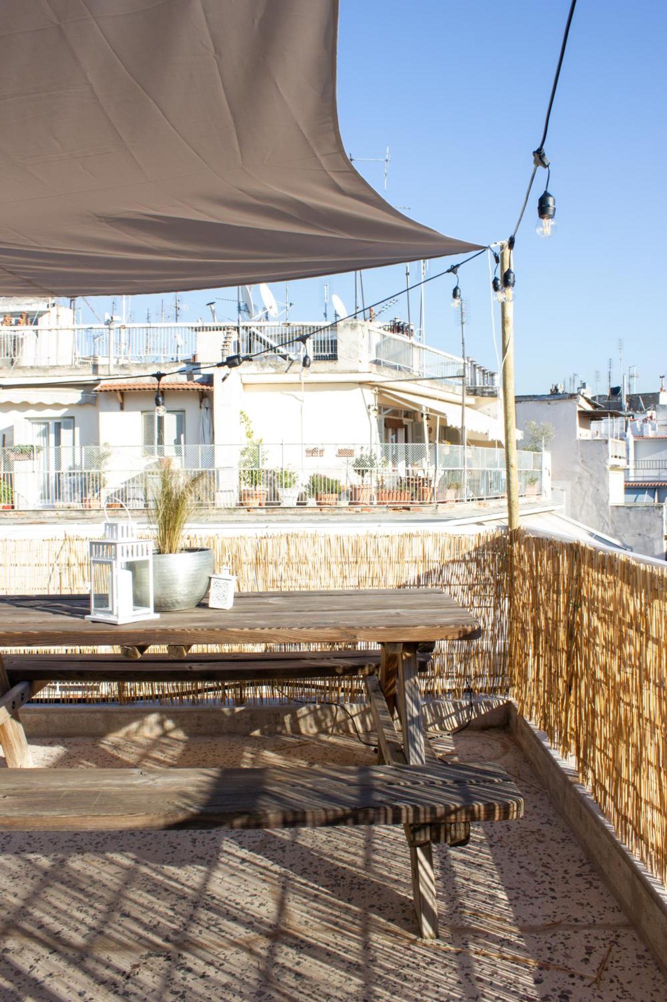 Homevision - Chic - Cozy Balcony Bliss Apartment *