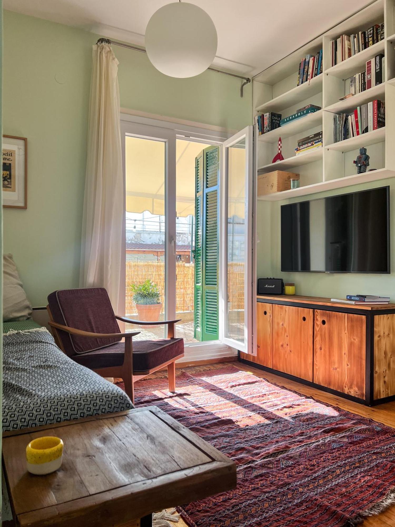 Homevision - Chic - Cozy Balcony Bliss
