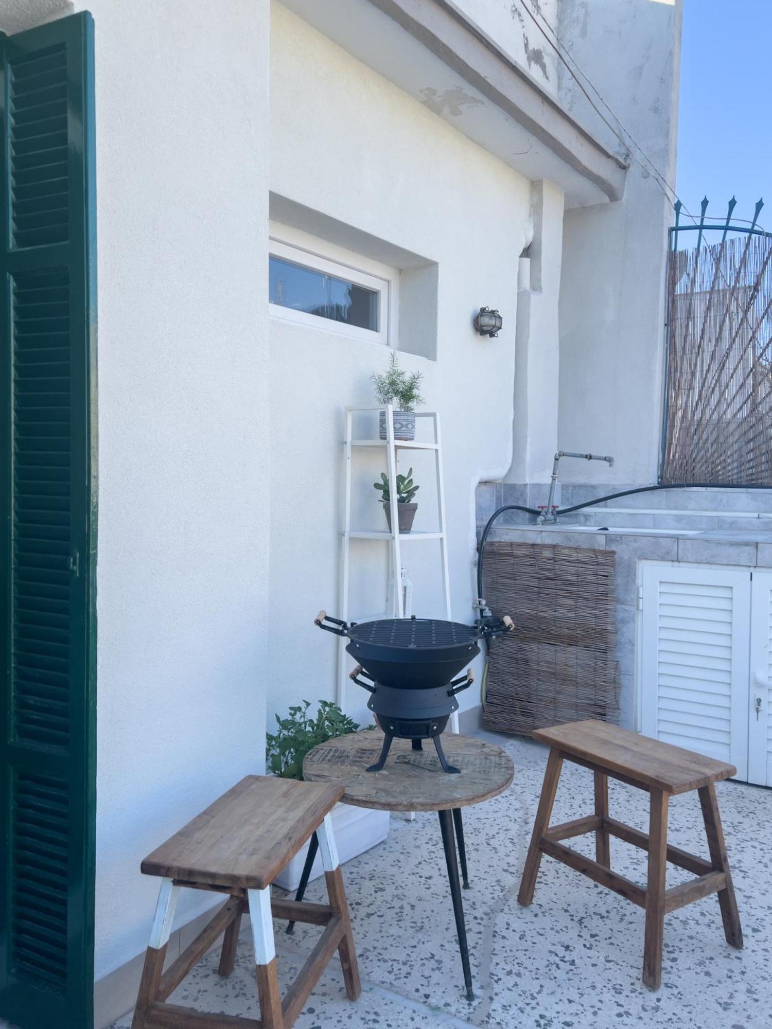 Apartment Homevision - Chic - Cozy Balcony Bliss *