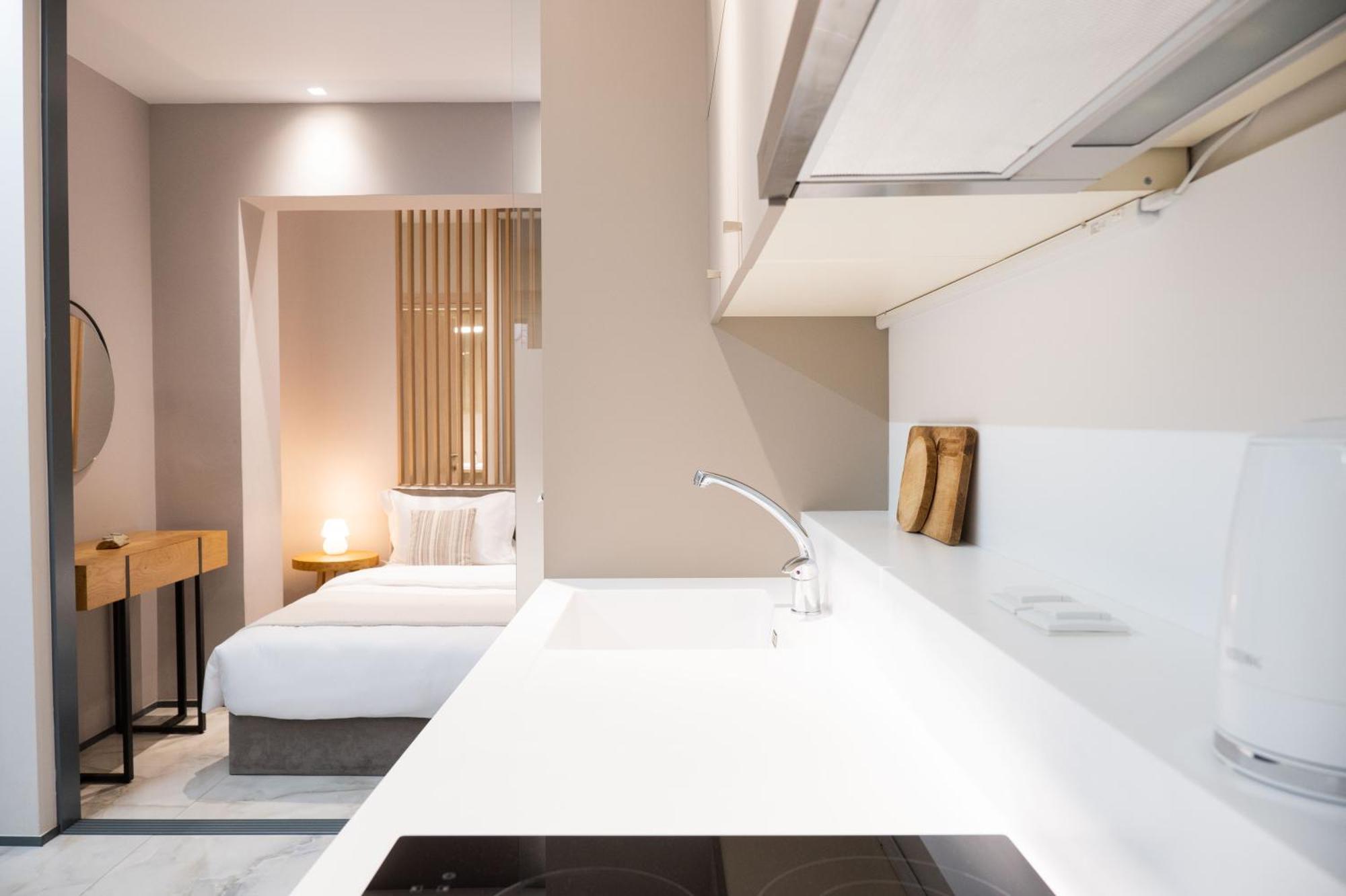 Apartment F & B Collection - Center Hidden Gem