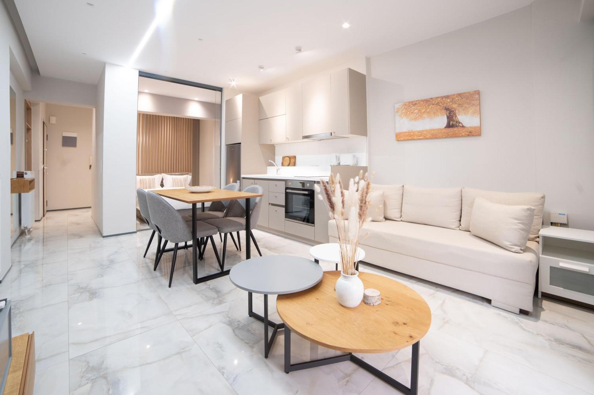 Apartment F & B Collection - Center Hidden Gem *
