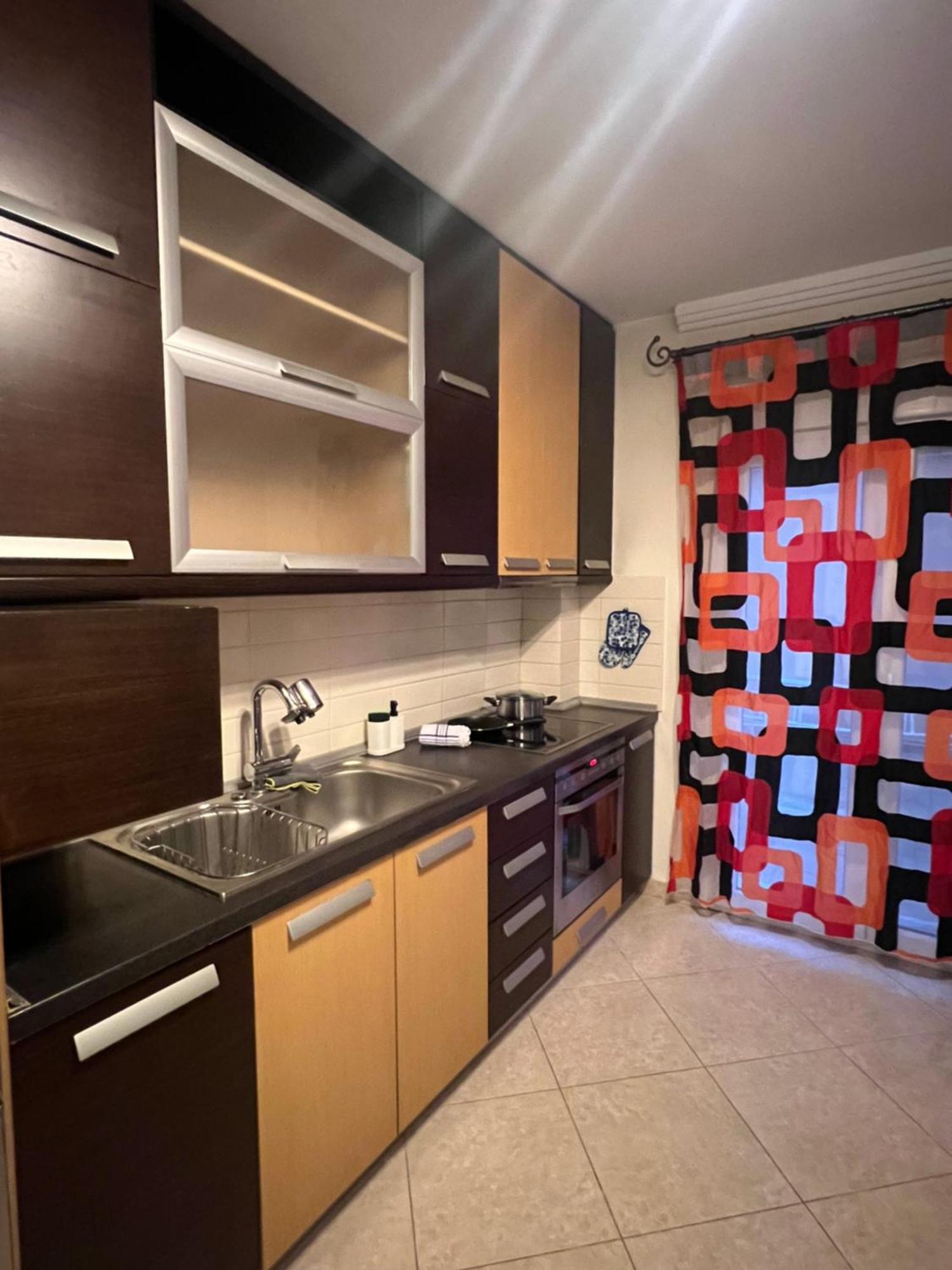 Quirky & Classy Flat In Salonika Apartment