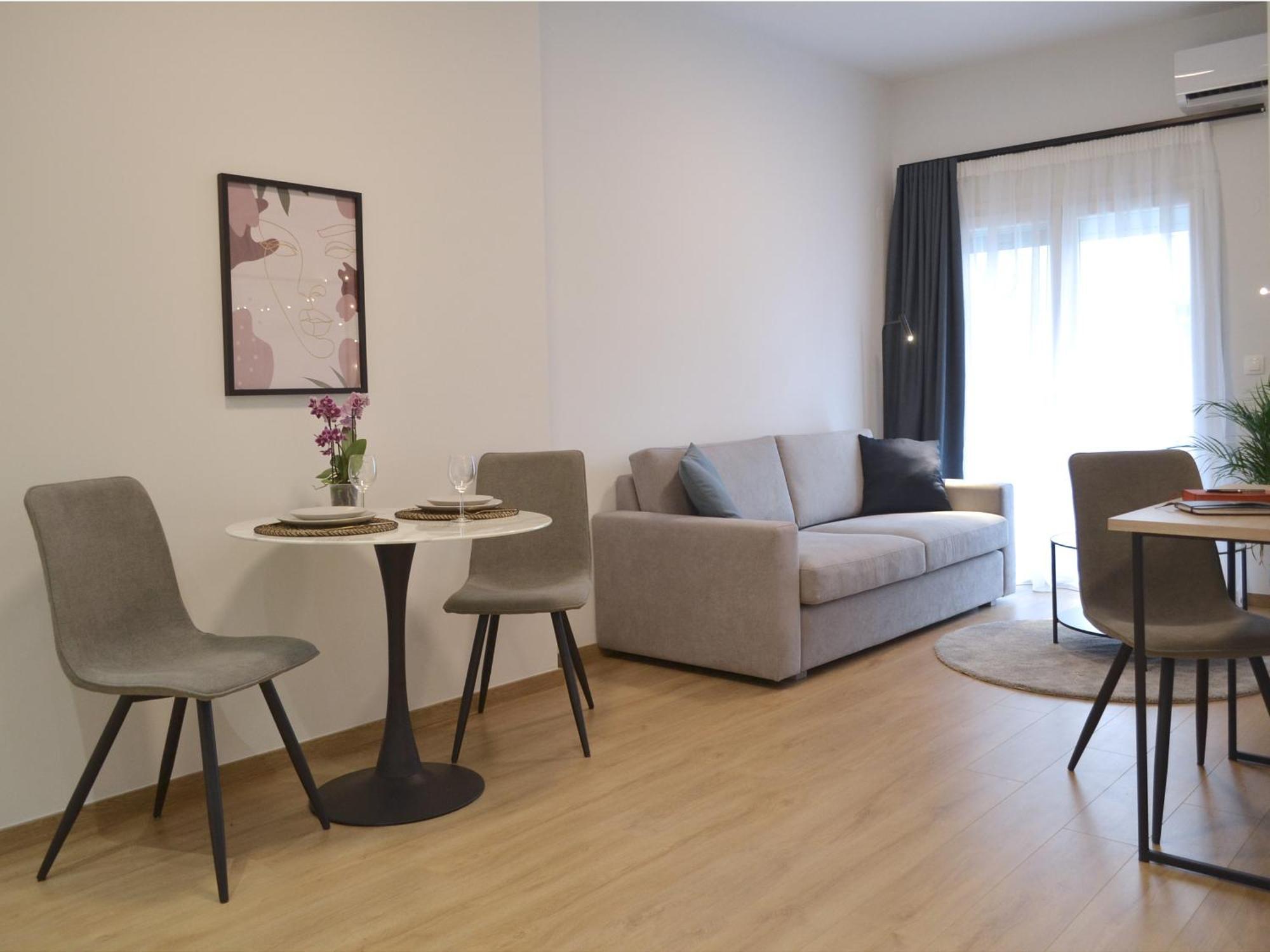 Zeus Executive Apartment *