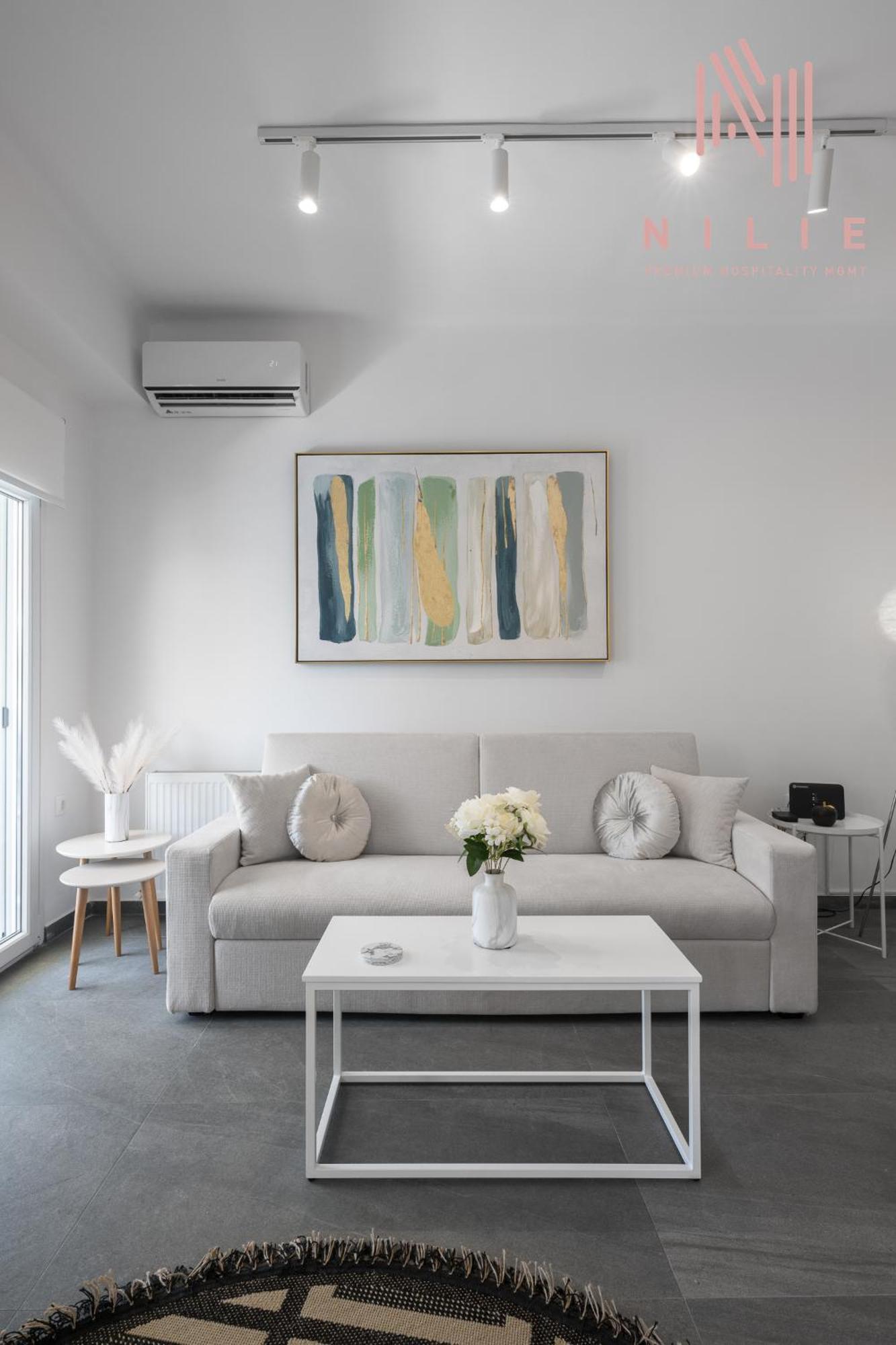 Lusso Bianco, Nilie Hospitality Mgmt *