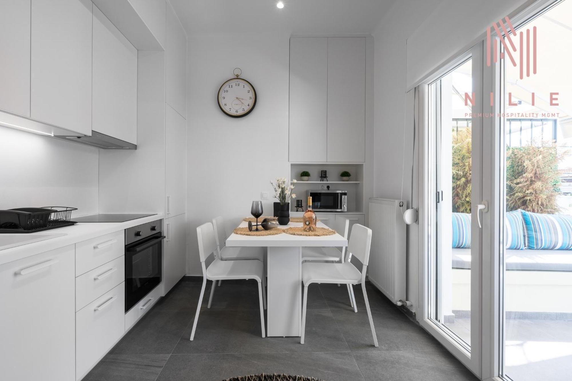 Lusso Bianco, Nilie Hospitality Mgmt *