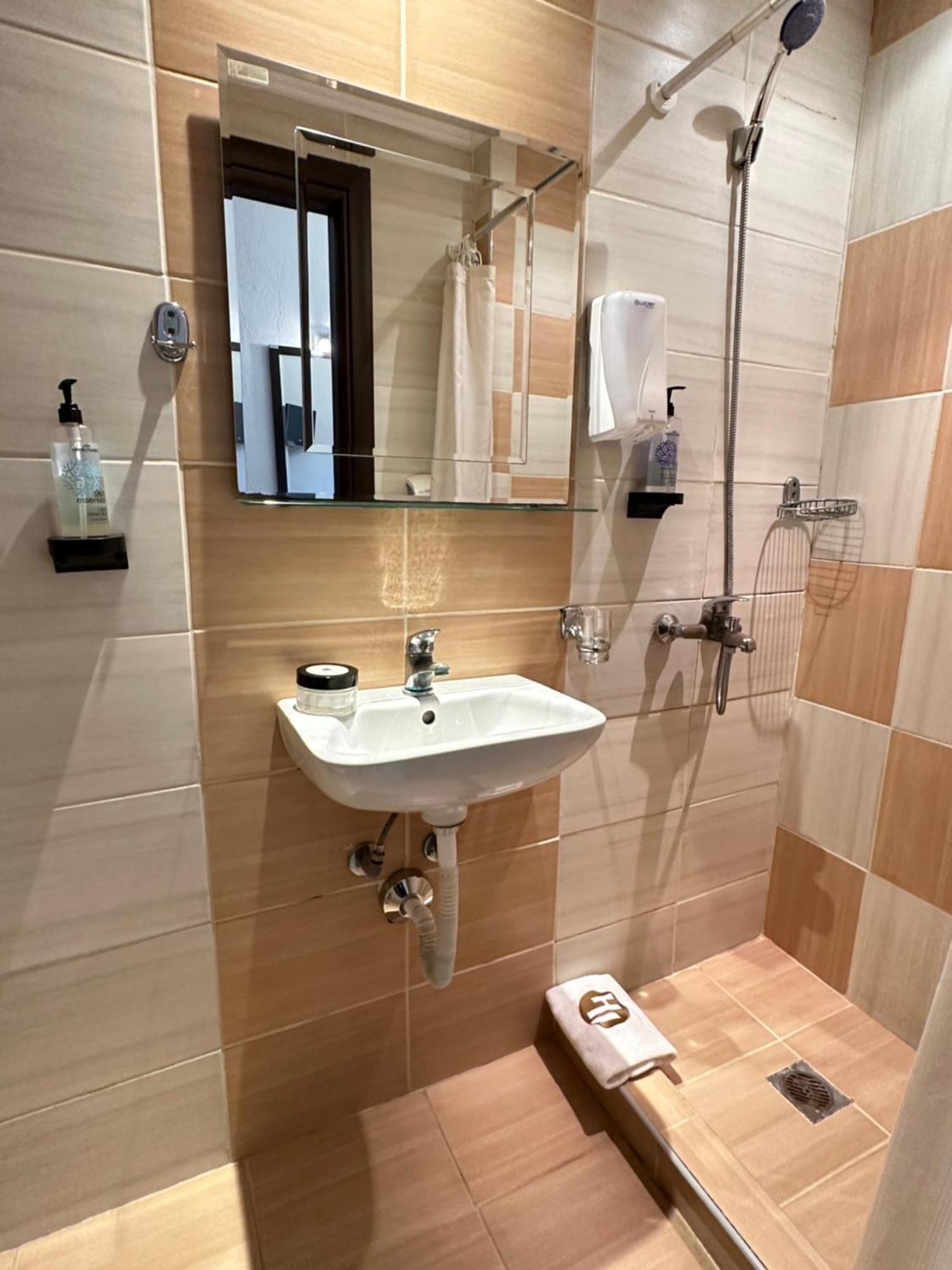 Ilisia Hotel 2*