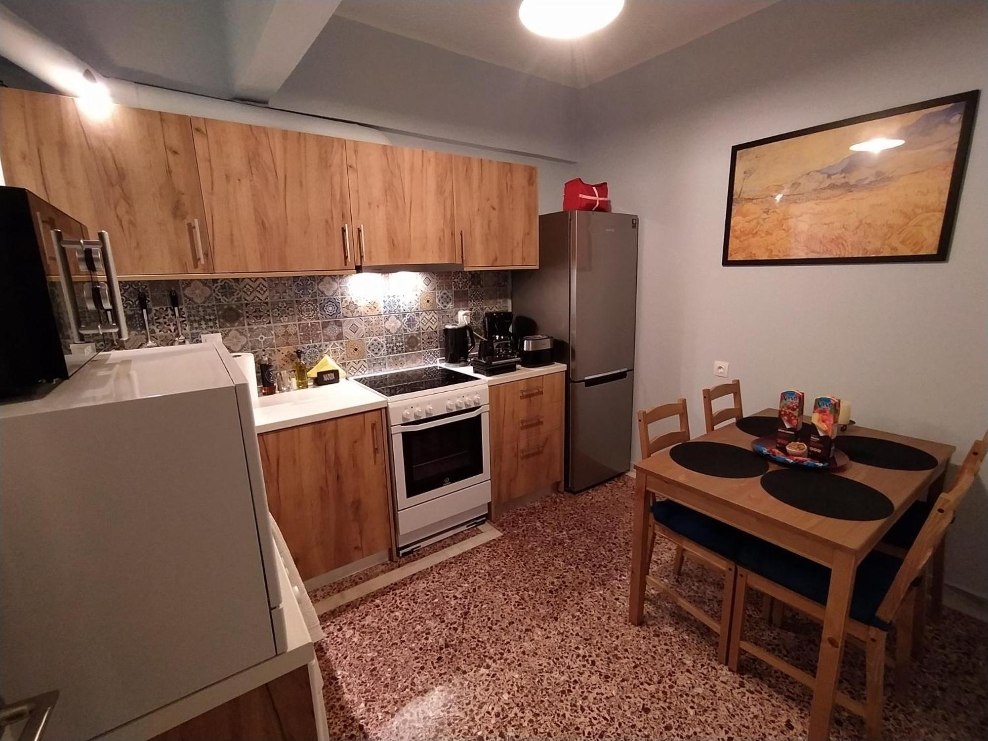 Cozy Three Bdrms At Five Filippou Str Apartment