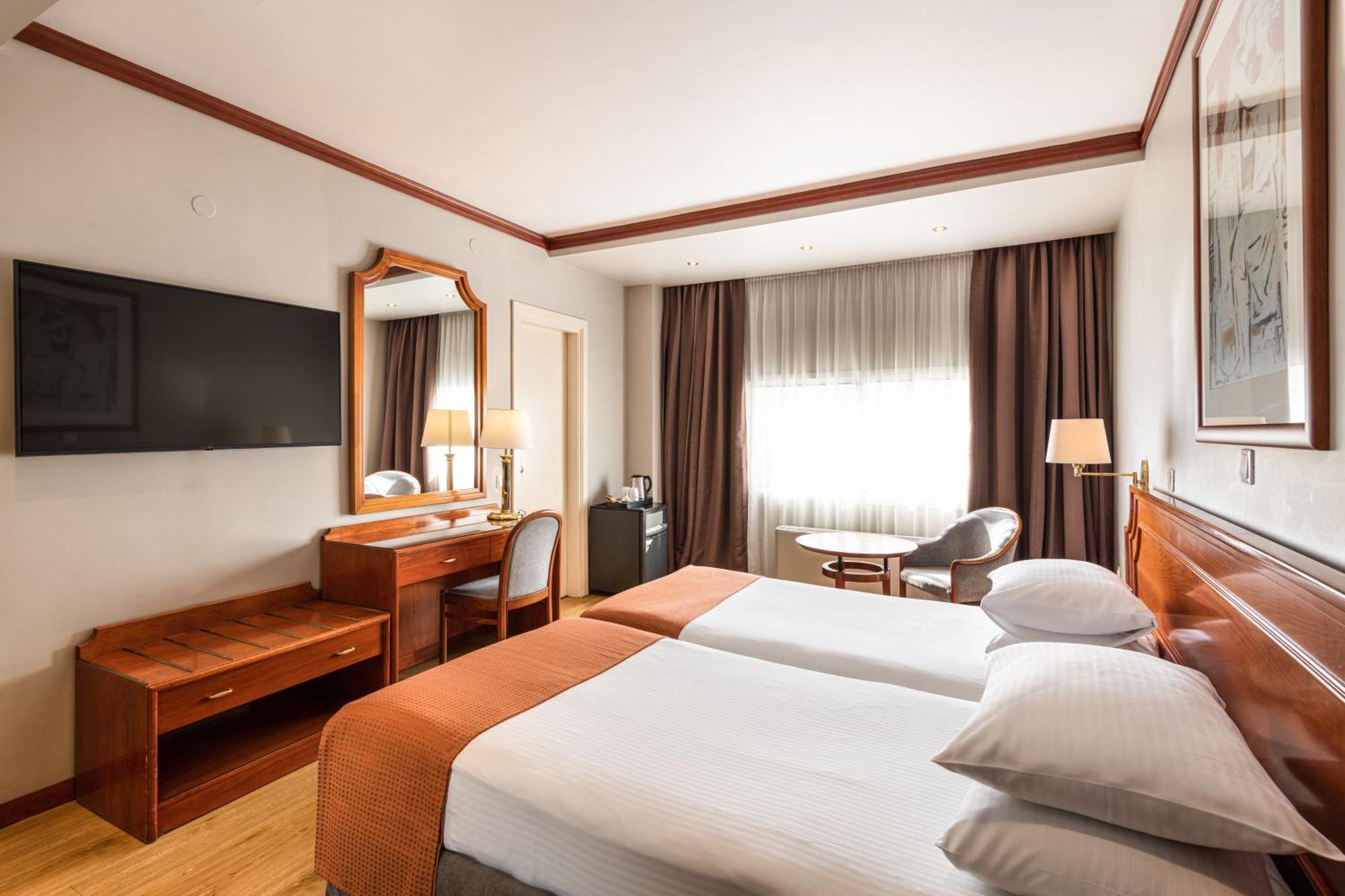 Hotel Holiday By Ihg 5*